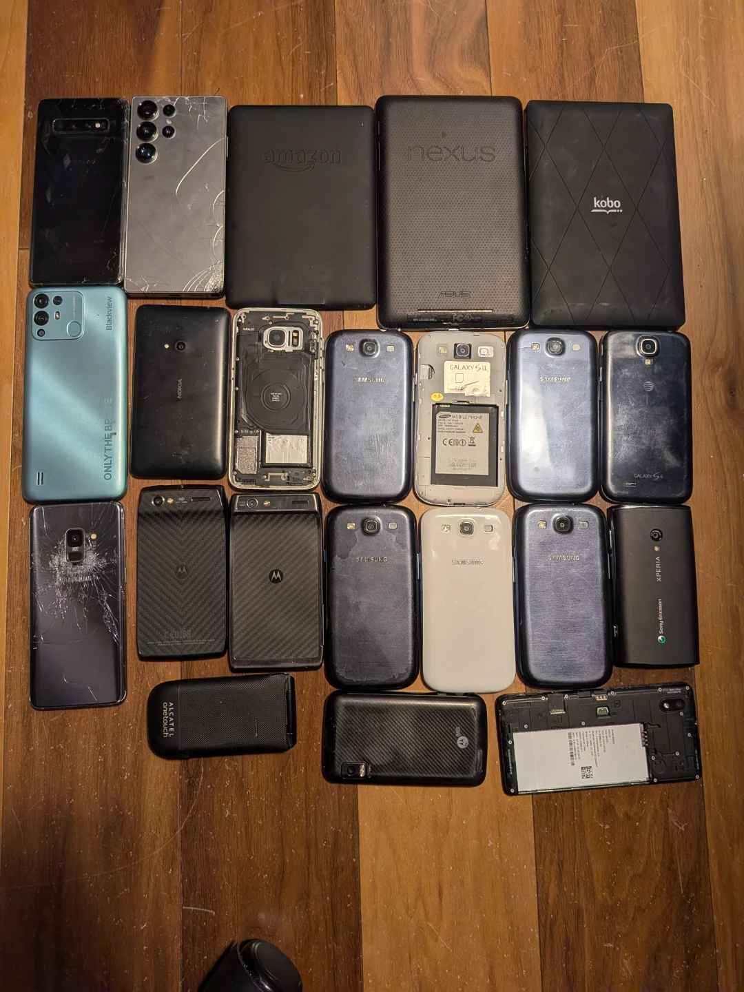 lot of Android phones and tablets - photo 2