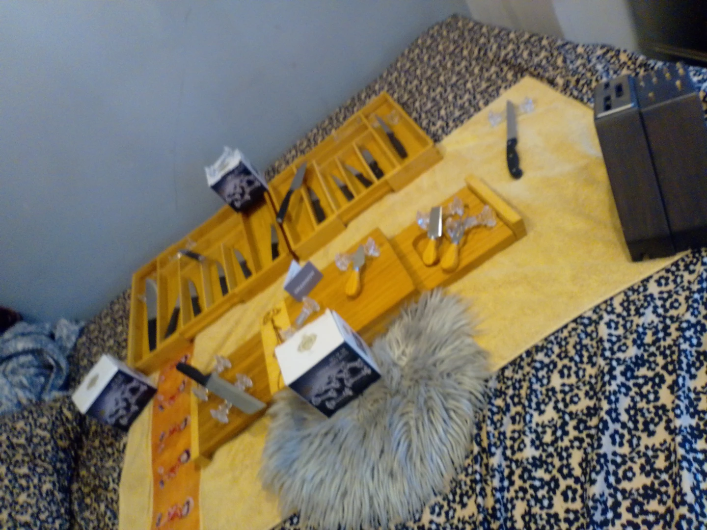 Authentic ShannonCrystals set/cutting board for home/BBQ area