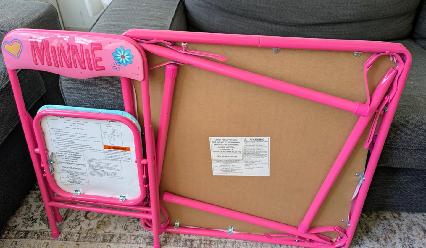 Kids folding table and chair
