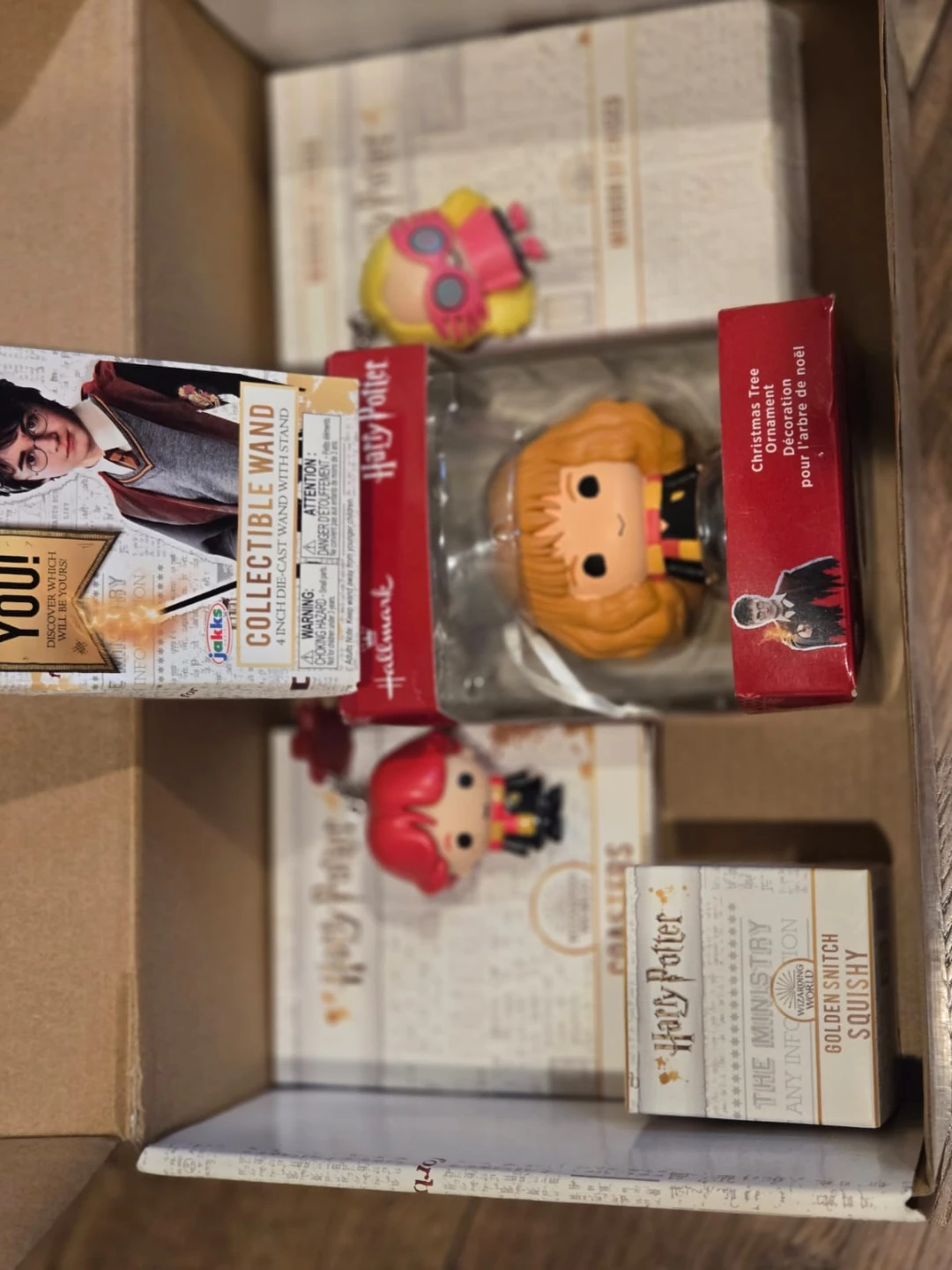 Harry Potter  Collectibles and Figurine present box