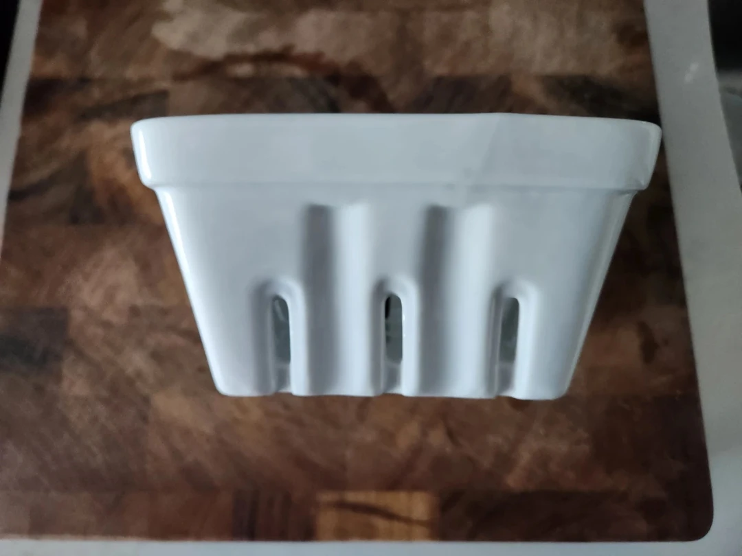 Crate & Barrel Ceramic Berry Colander - photo 3