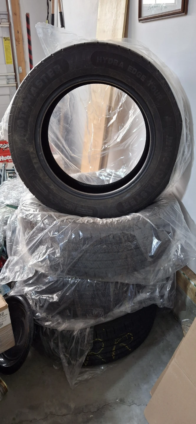 4x Motomaster Hydra Edge Tour Tires 245/60R18 105H