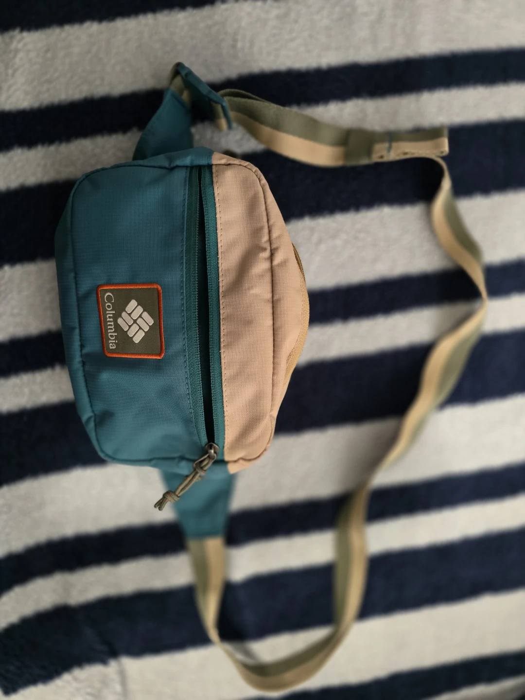 Columbia Teal/Beige Belt Bag