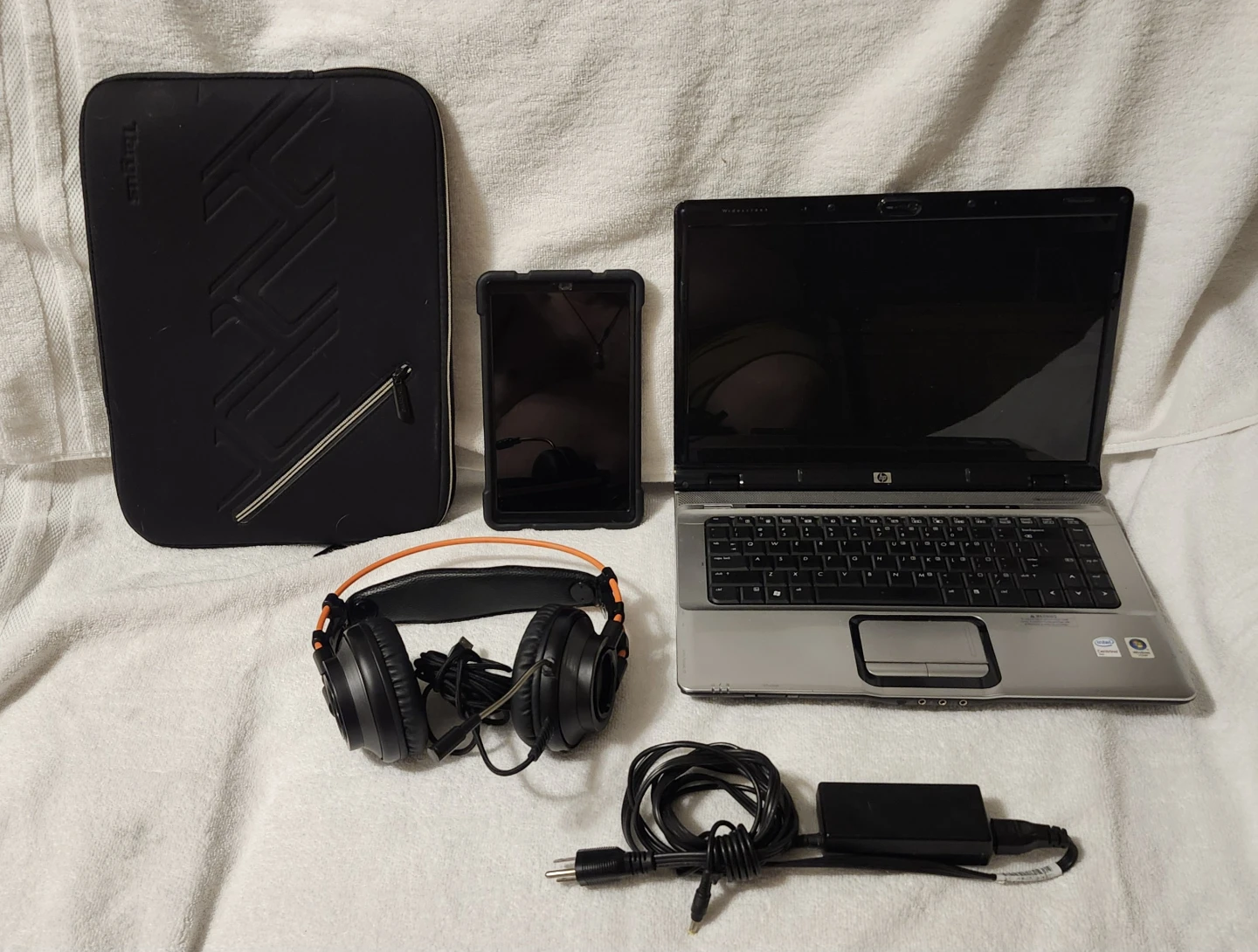HP Win 7 Laptop Samsung Tab A7 tablet USB Headphones