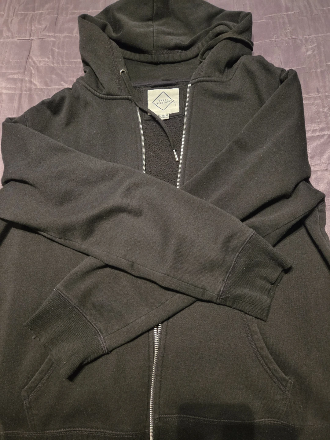 FREE men's black zip hoodie with pockets, size XL