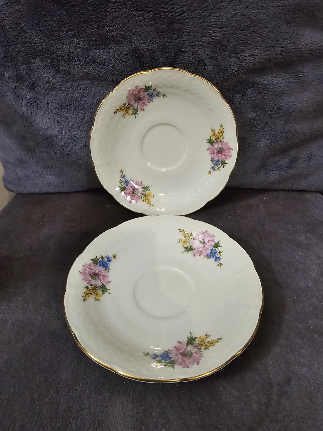 Thun Czechoslovakia Country Garden Saucers (Set of 2) - photo 2