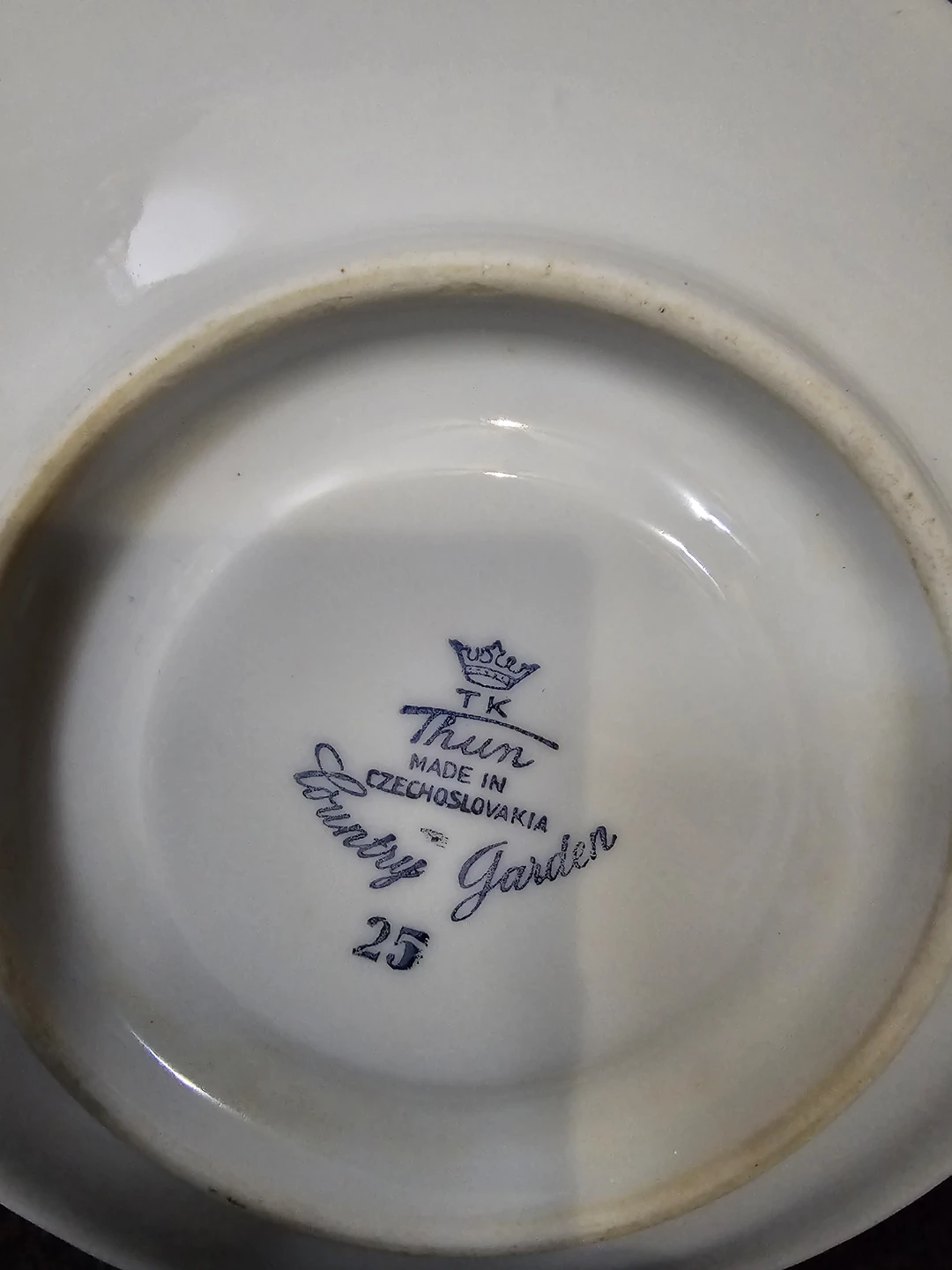Thun Czechoslovakia Country Garden Saucers (Set of 2) - photo 4