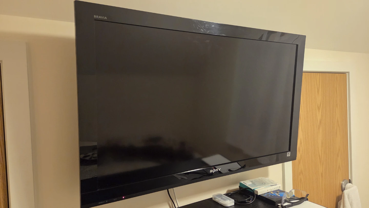 Sony BRAVIA LCD TV with Wall Mount - photo 4