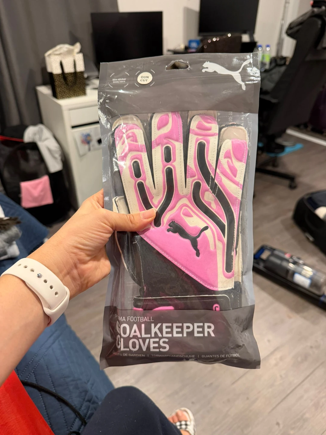 New Puma Football Goalkeeper Gloves Size 8