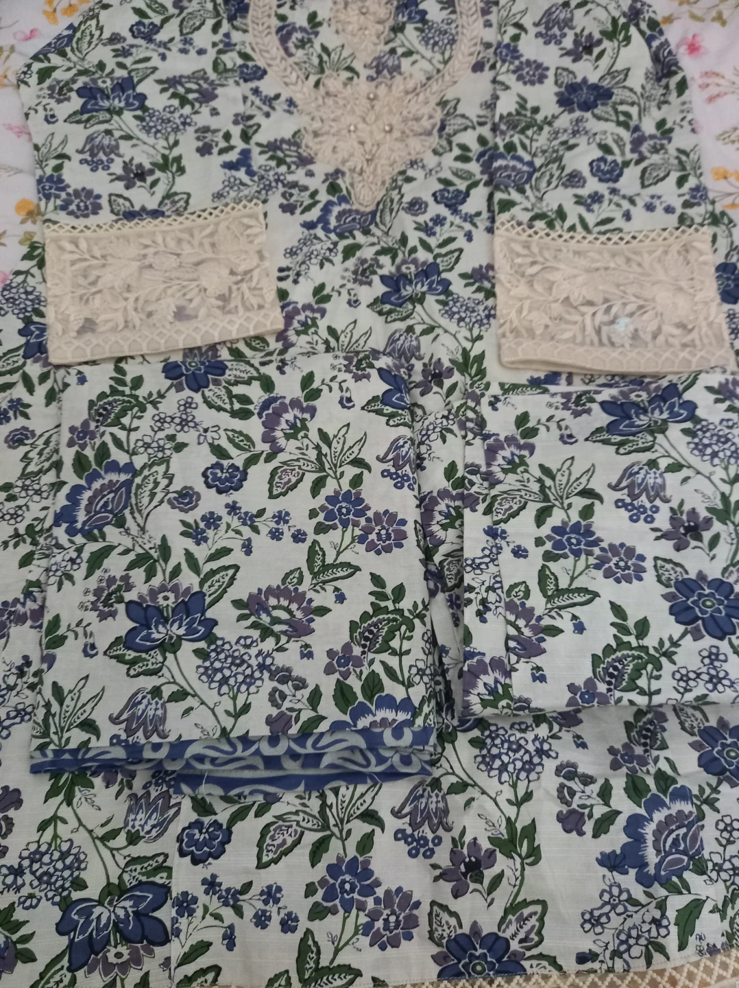 Floral Print Dress with Lace Details - photo 2