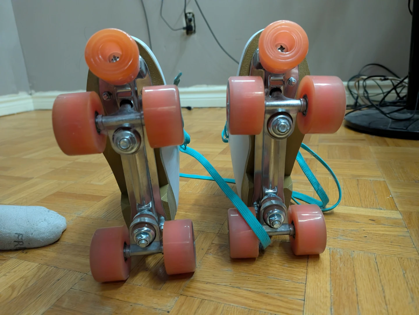 Impala Rollerskates - White, Size 8 - photo 4