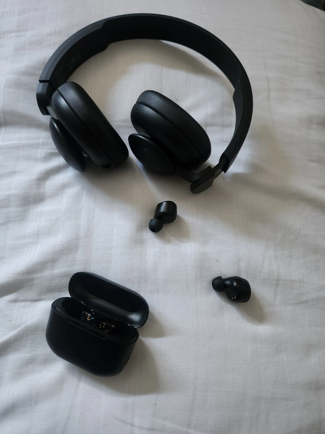 Onn headphone, jlab, earpods usb c and lightning