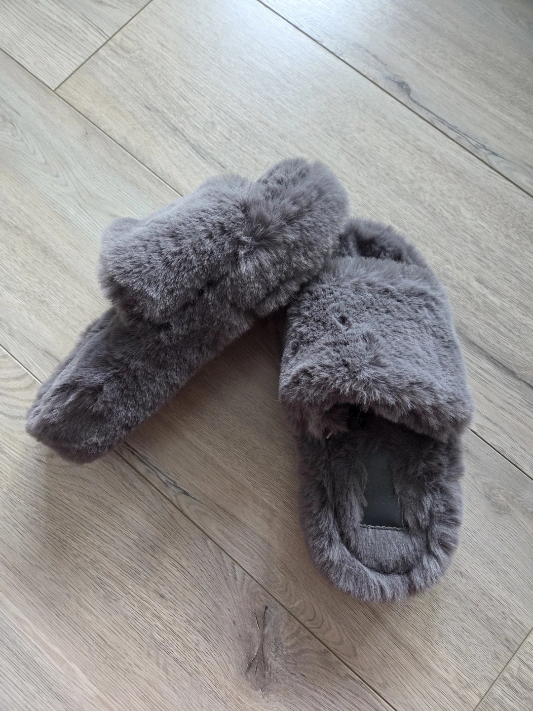H&M Chunky Grey Faux Fur Slippers - photo 2