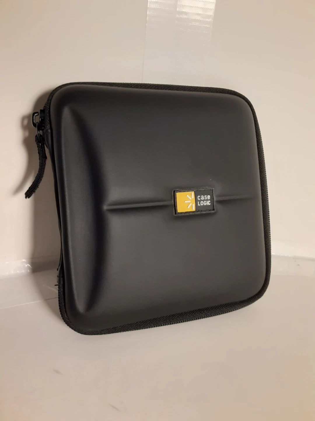 CD/DVD Hard Shell Case | Case Logic - 12 Pages - 24 Slots