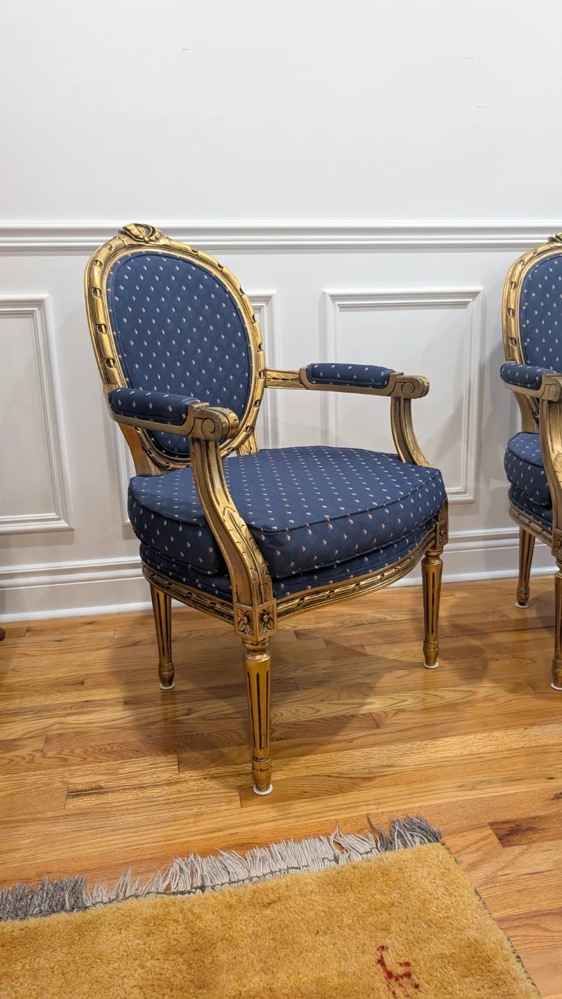 2 Louis XVI-style giltwood armchairs - blue and gold - photo 2