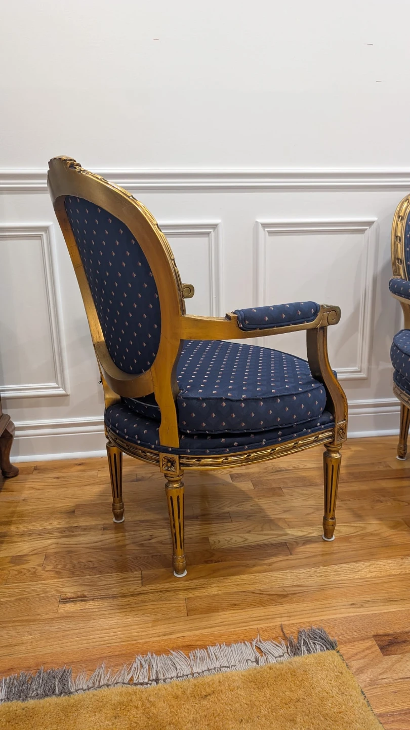 2 Louis XVI-style giltwood armchairs - blue and gold - photo 3