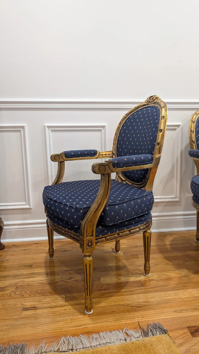 2 Louis XVI-style giltwood armchairs - blue and gold - photo 5