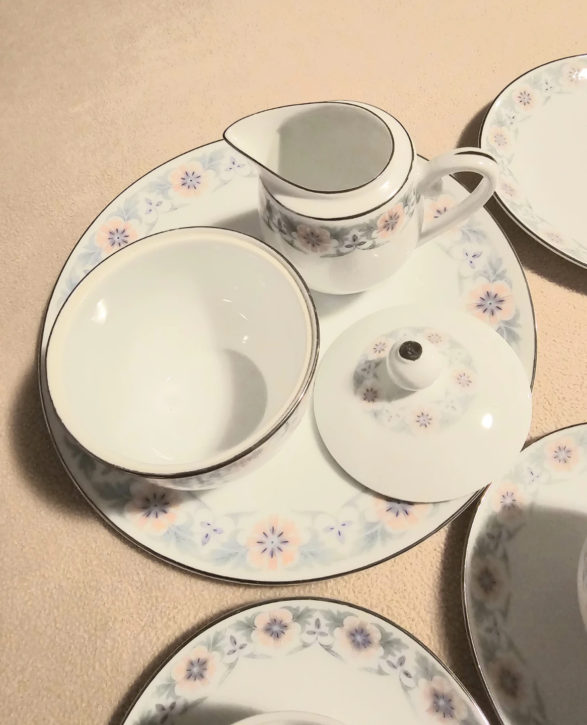 Underglaze Vintage China 22-piece Set $15 - photo 3