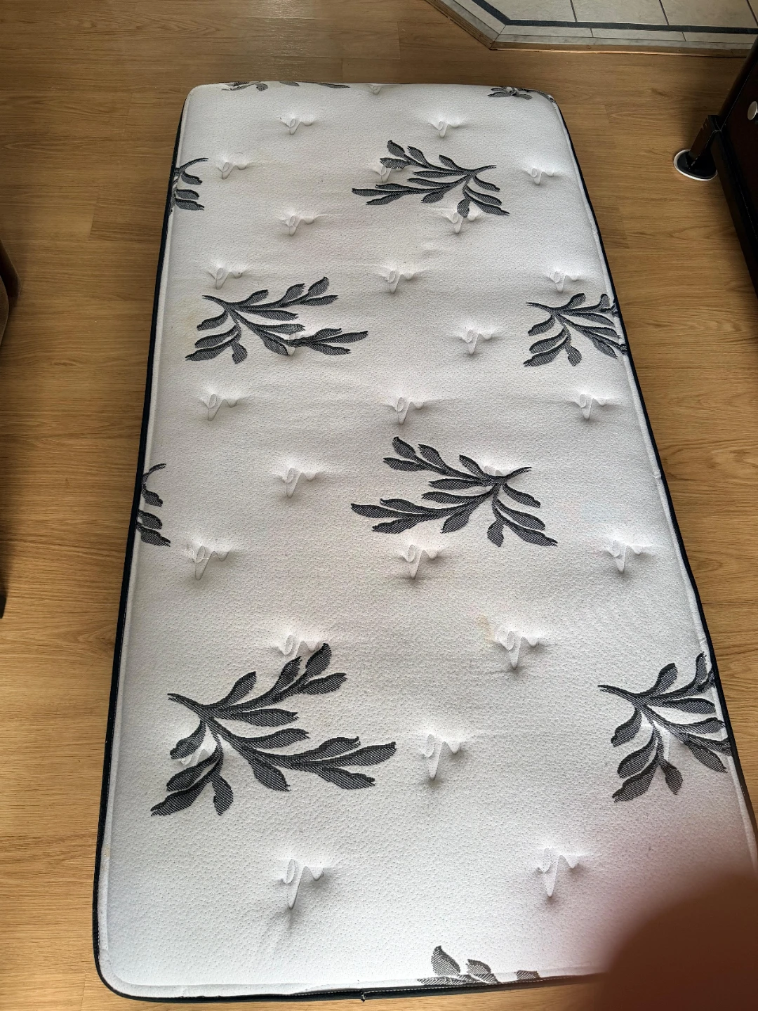 Mattress - White with Leaf Pattern - photo 2