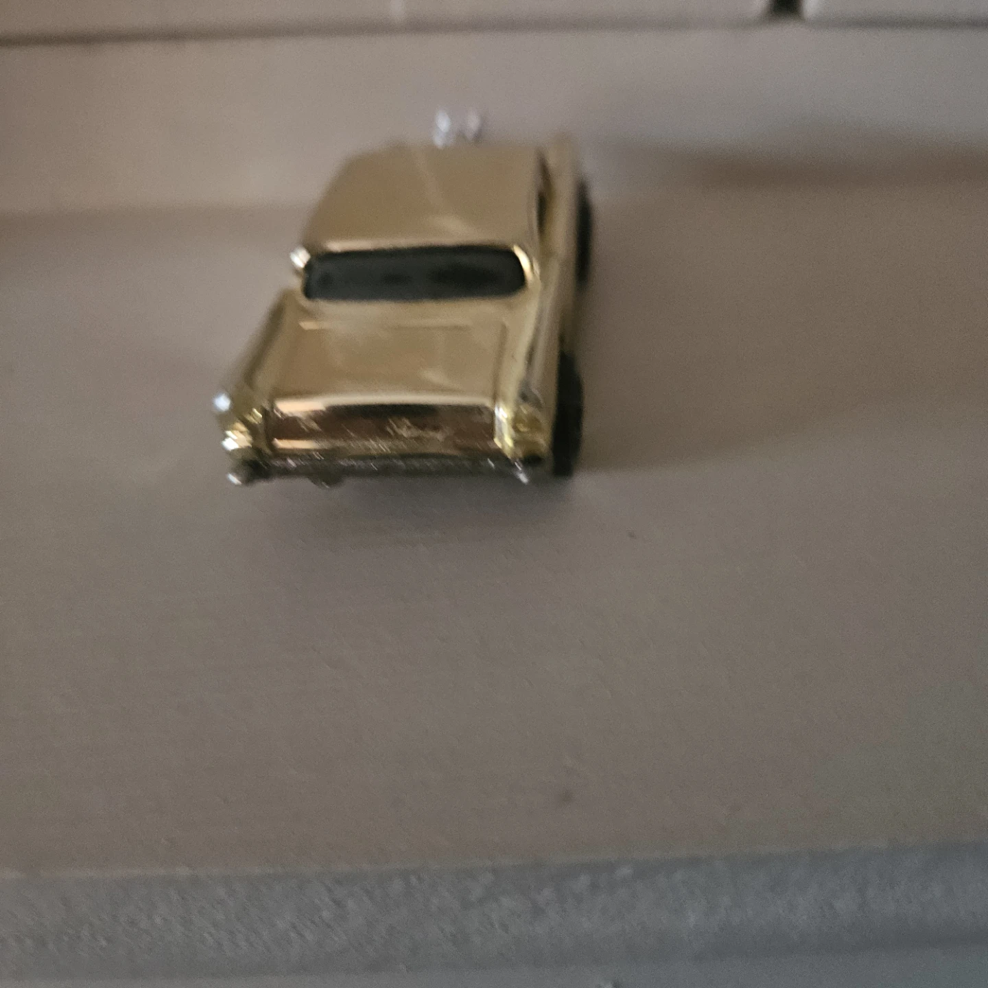 Hot Wheels 1957 Chevy Gold - photo 3