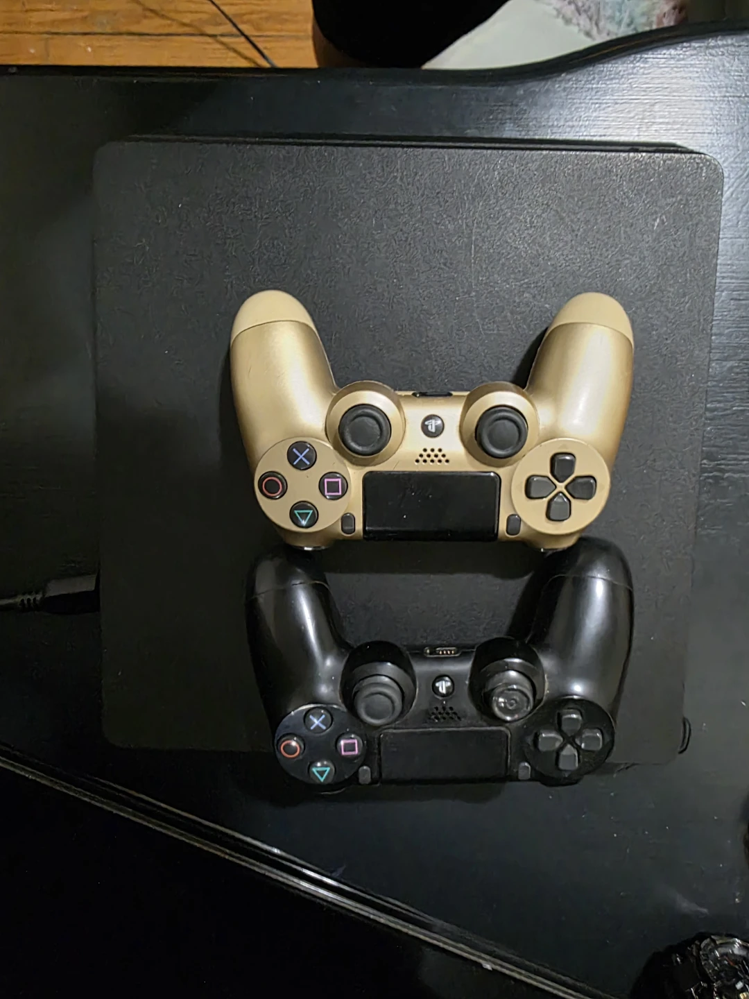 Sony PS4 Console with 2 Controllers - photo 2