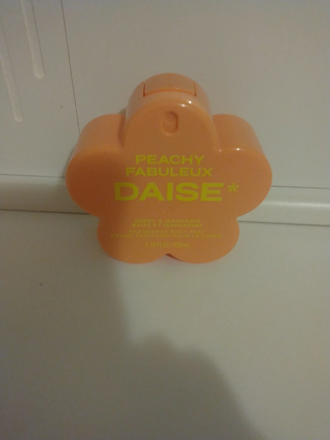 New Peachy Fabuleux Daise Body Mist