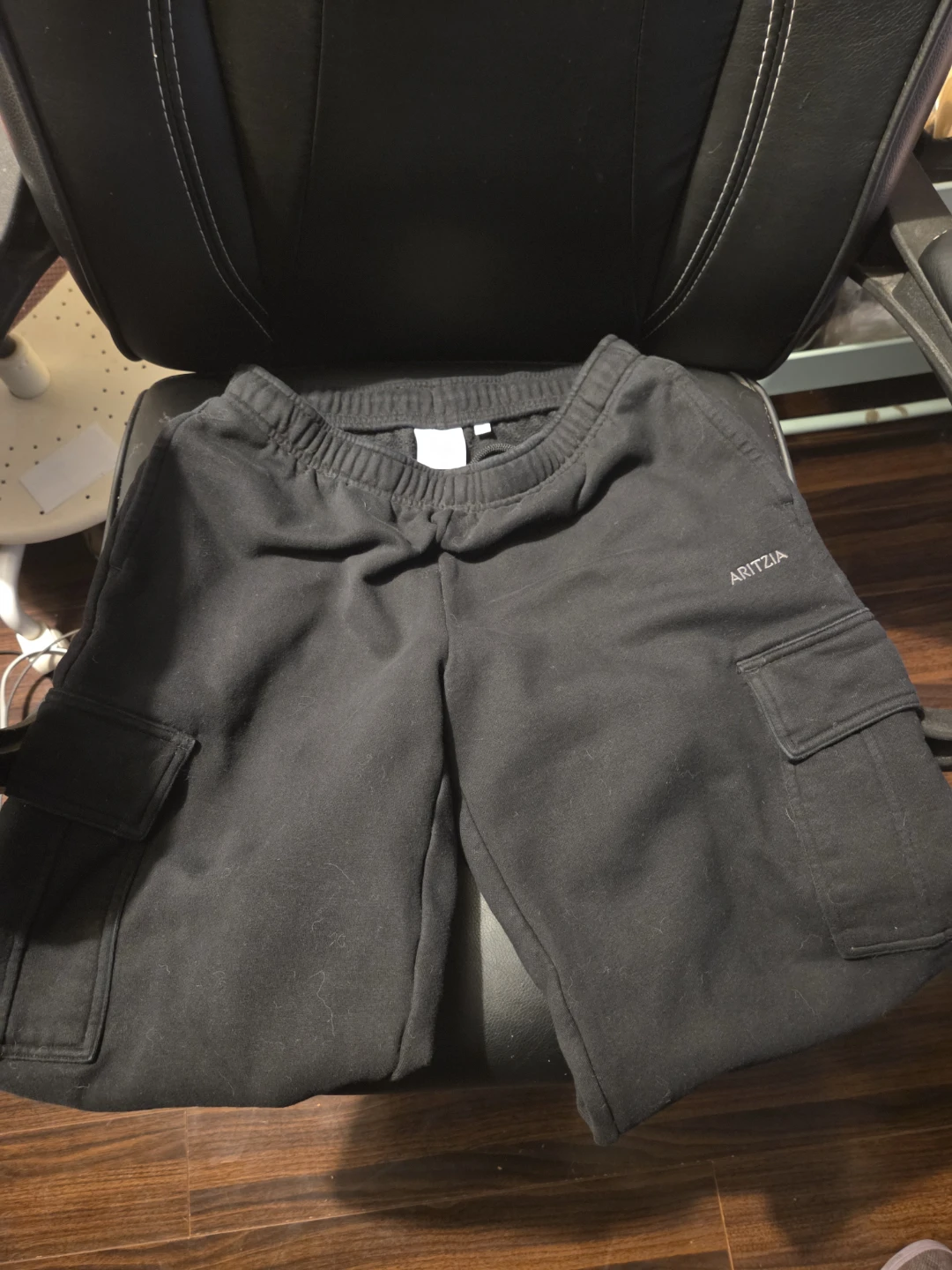 Aritzia Sweatfleece Mega Cargo Pant - Black, M - photo 4