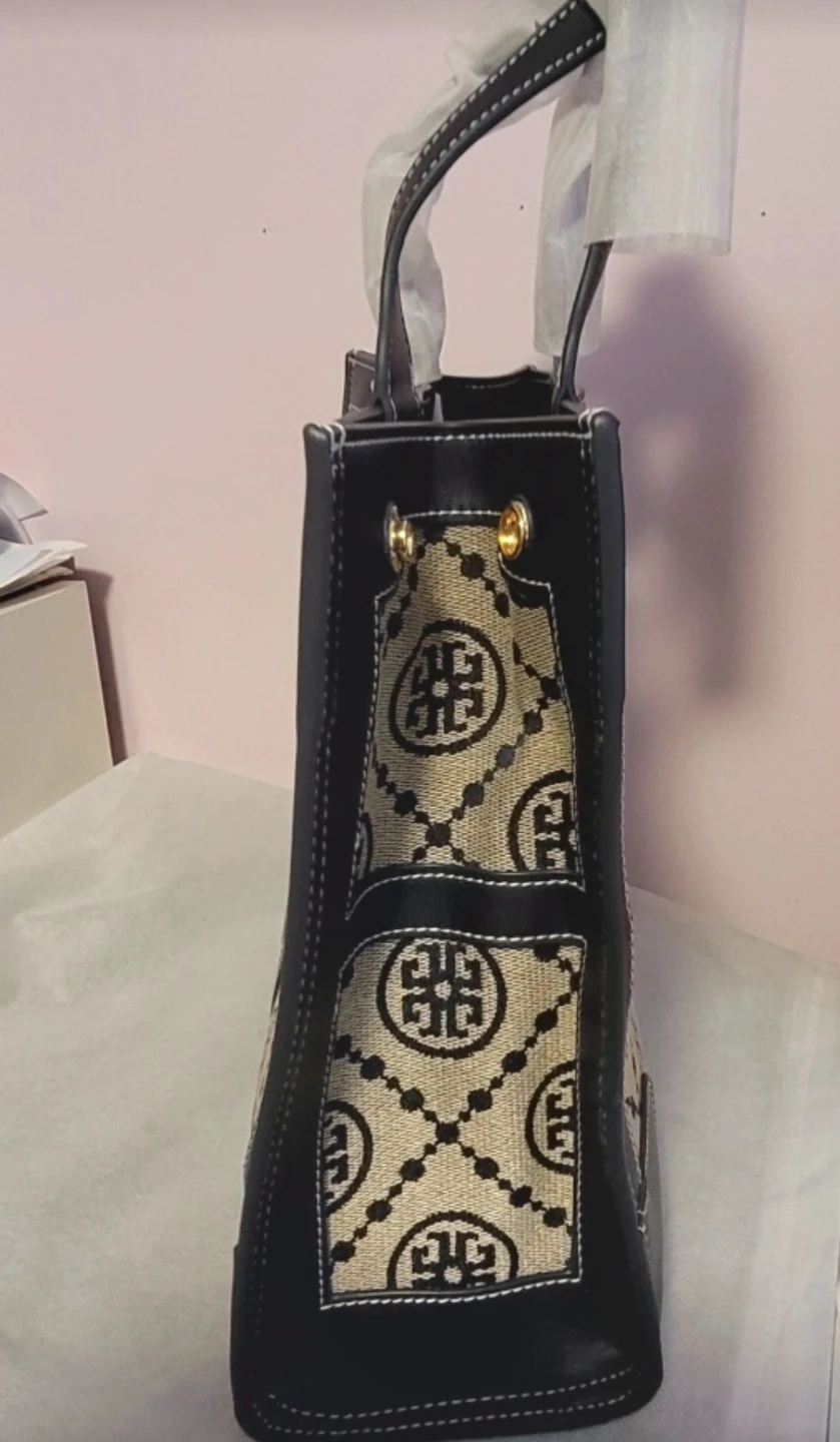 Tote Bag with Monogram Design - photo 3