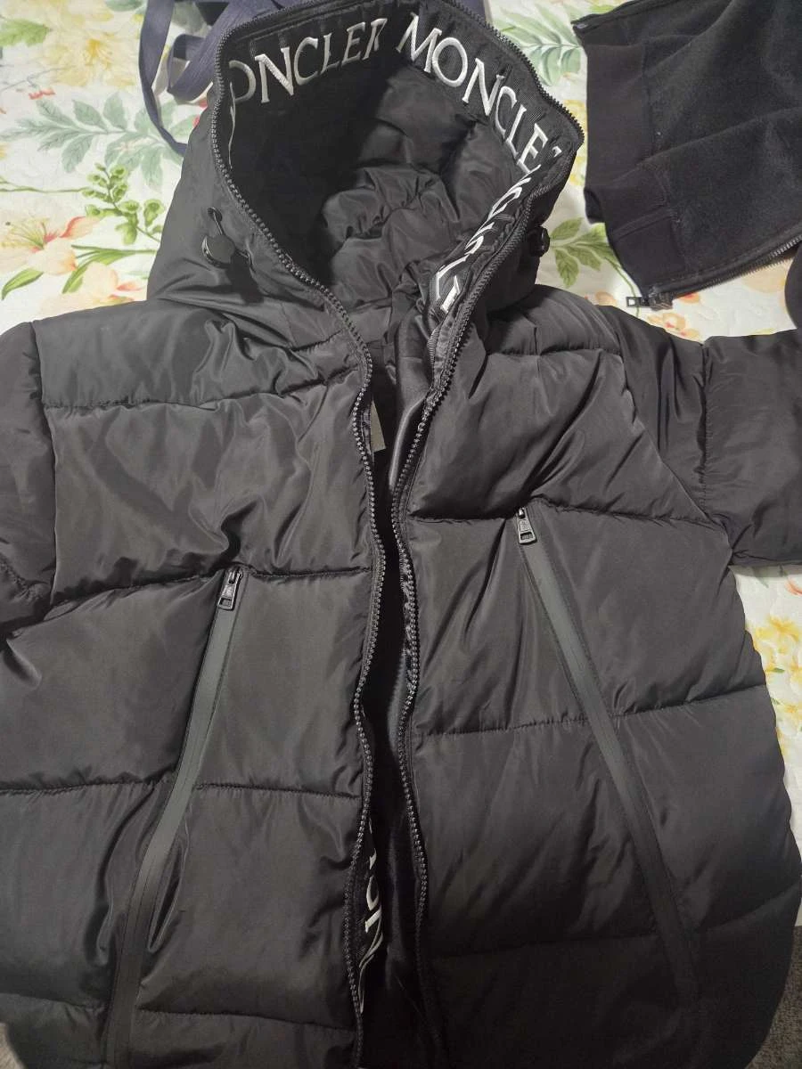 Moncler Puffer Jacket M Black