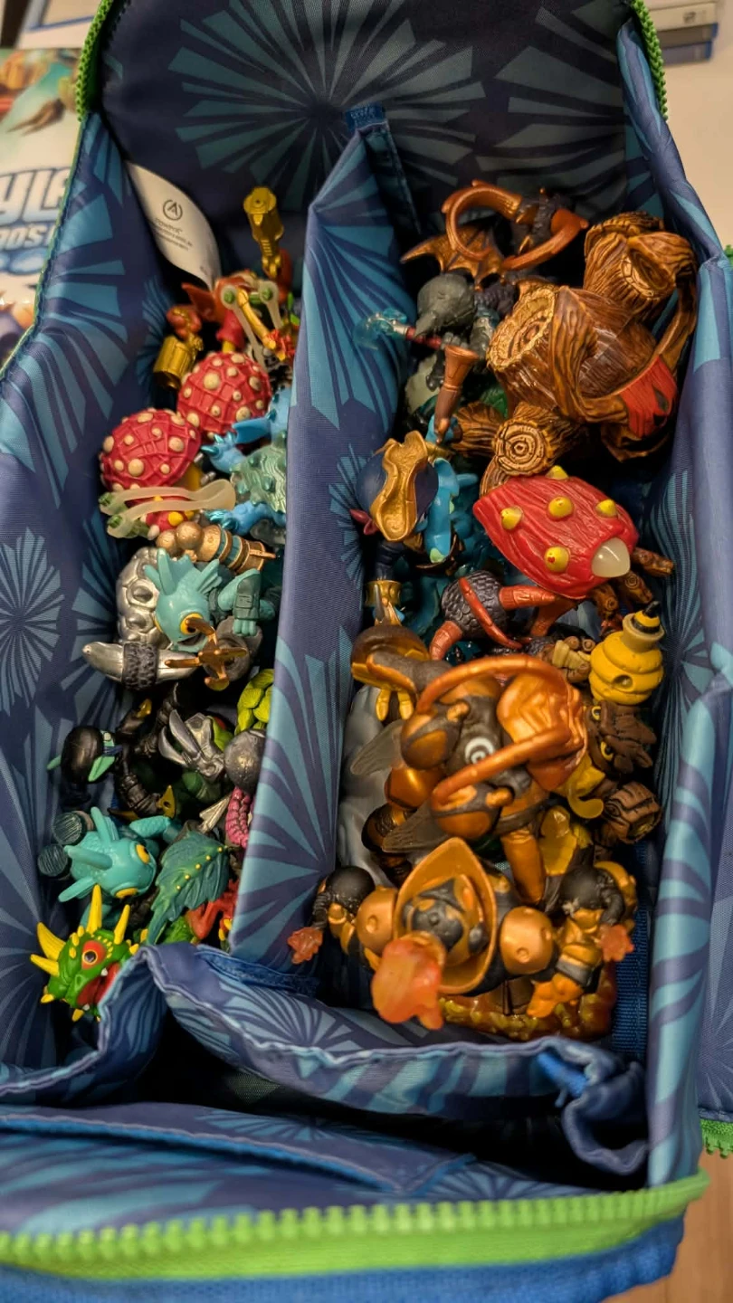 Skylanders Character Figures with bags Lot - photo 4