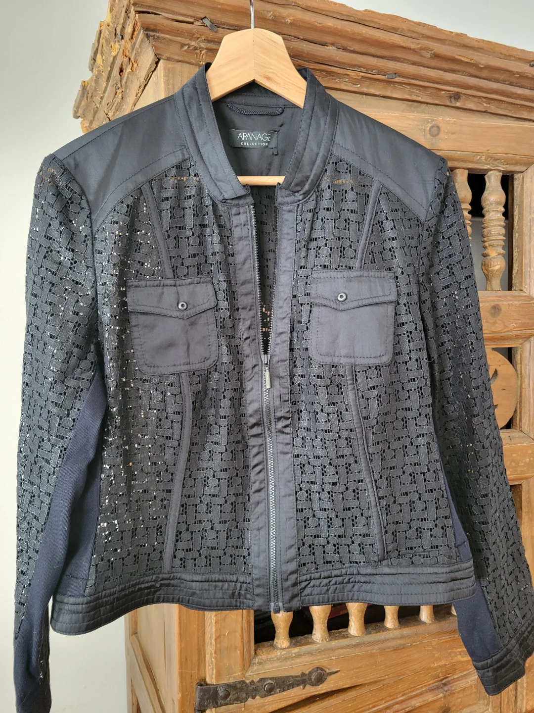 Cute black jacket/top