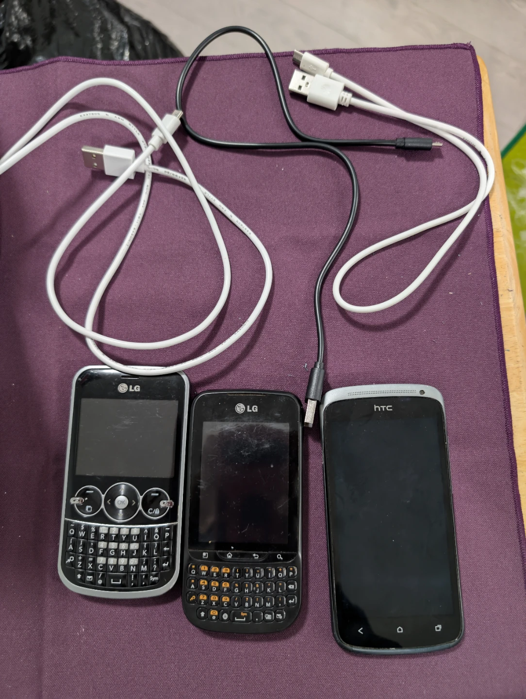 Ultimate Retro Tech Bundle: Working HTC One S & 2x LG QWERTY - photo 2