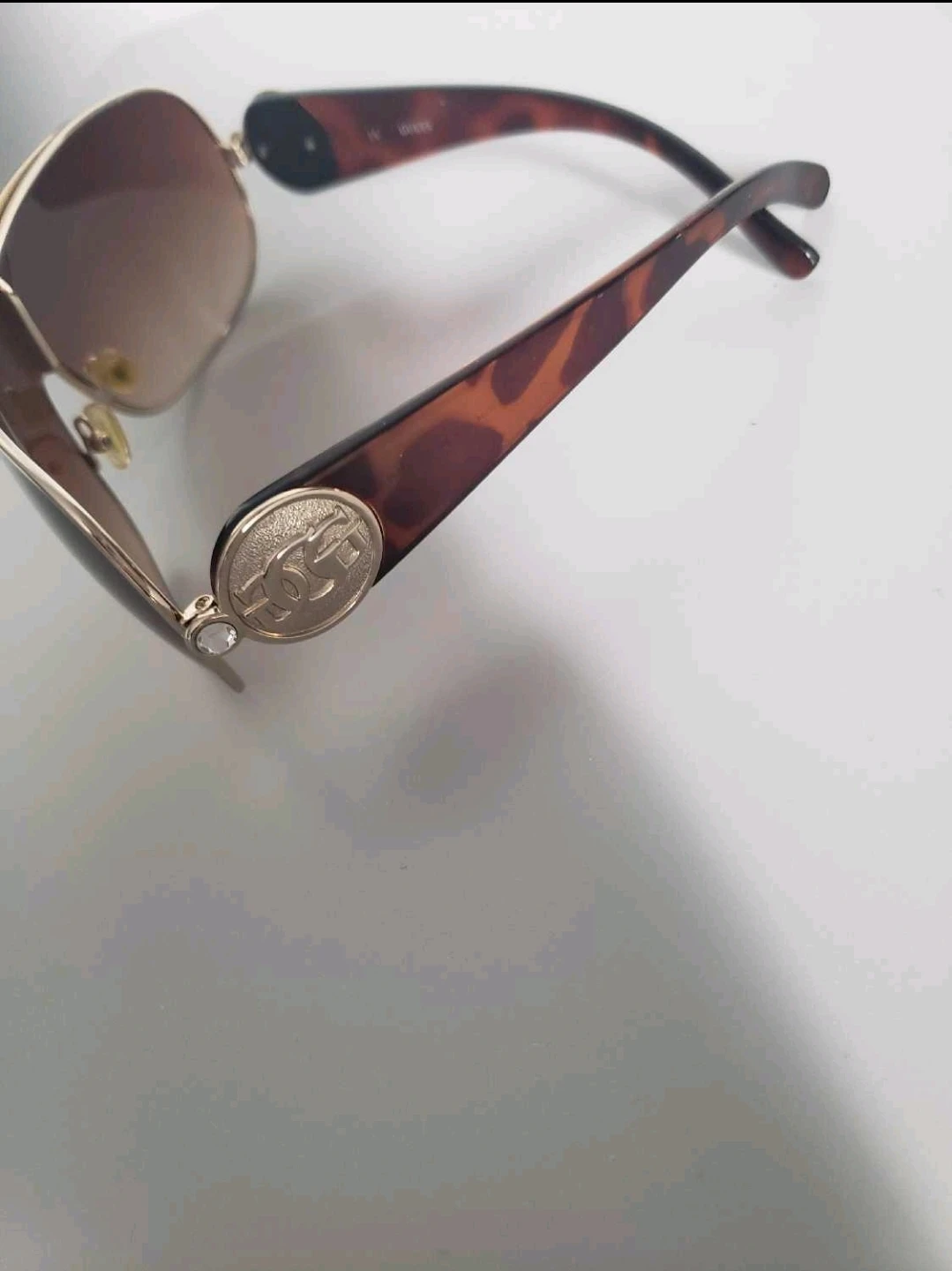 Guess Sunglasses with Case and Pouch - photo 3