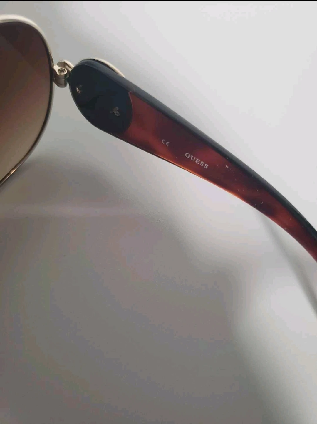 Guess Sunglasses with Case and Pouch - photo 4