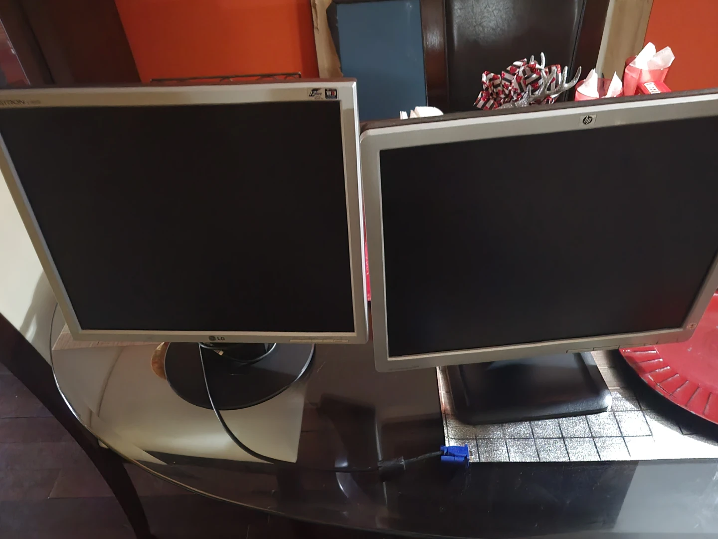 LG Flatron L1950S-SN & HP LE1911 Monitors