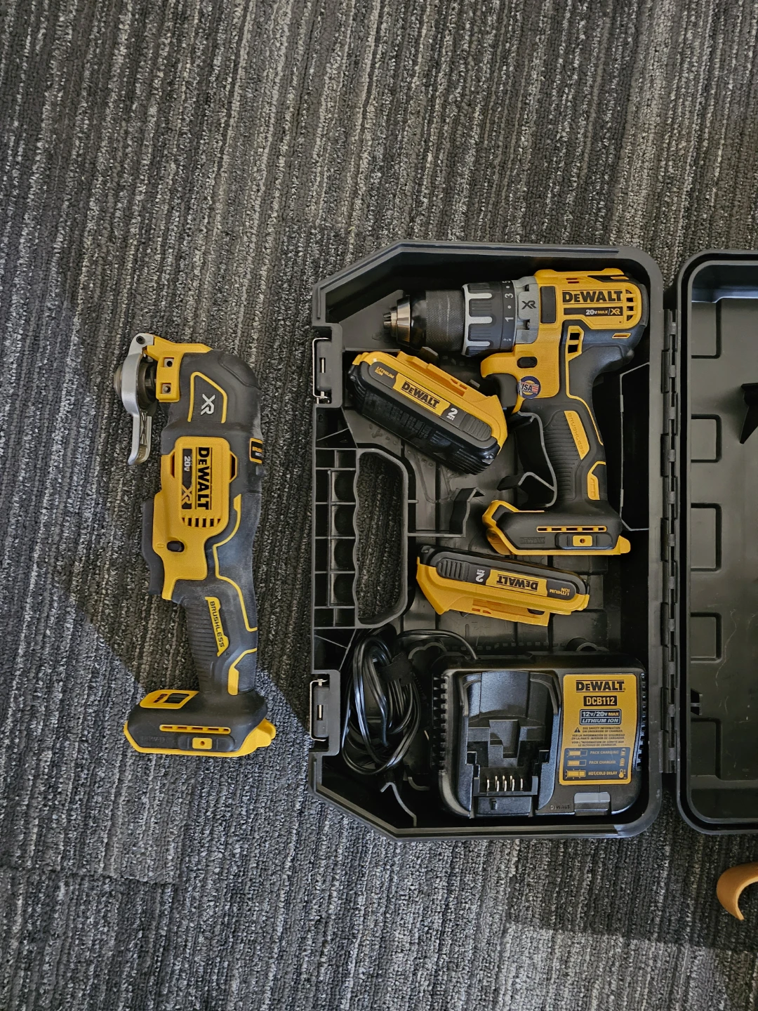 DeWalt 20V XR Oscillating Multi-Tool and drill - photo 3