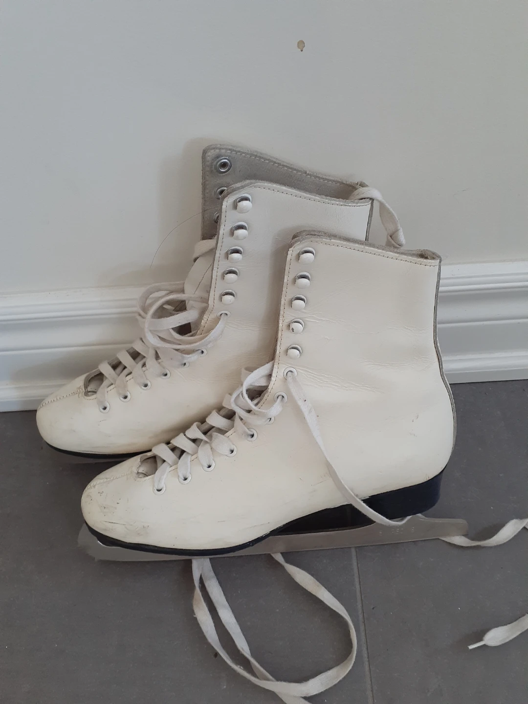 Vintage Simpsons Supremacy Figure Skates - Narrow Fit