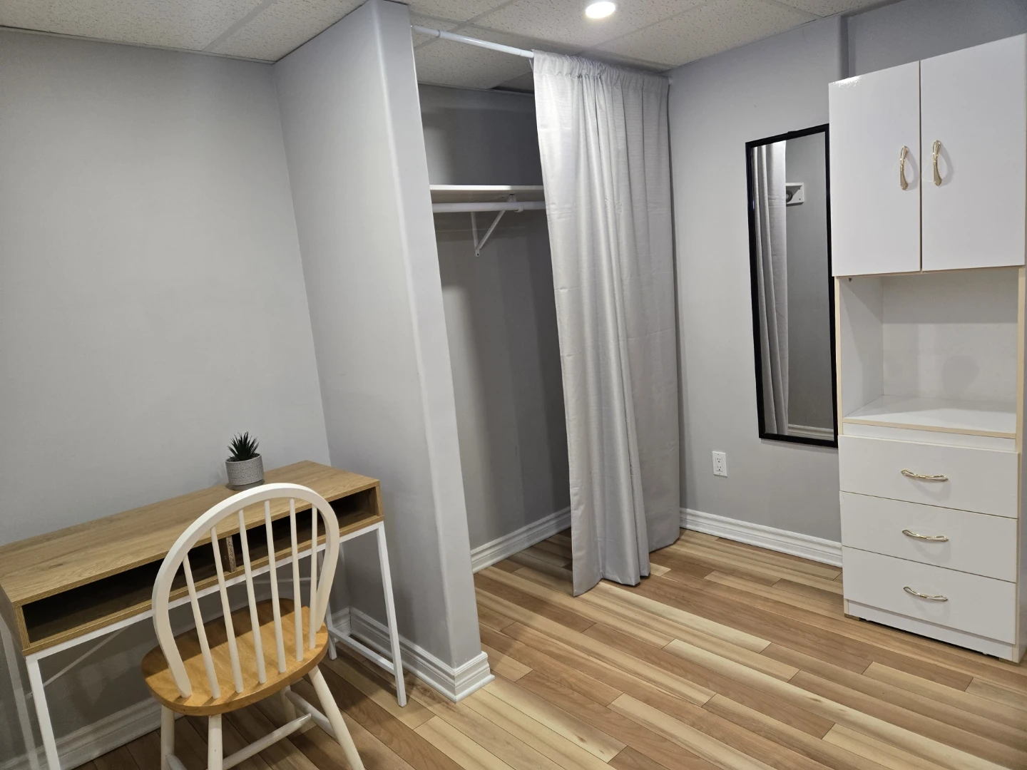 Basement apartment room Separate entrance Private bathroom