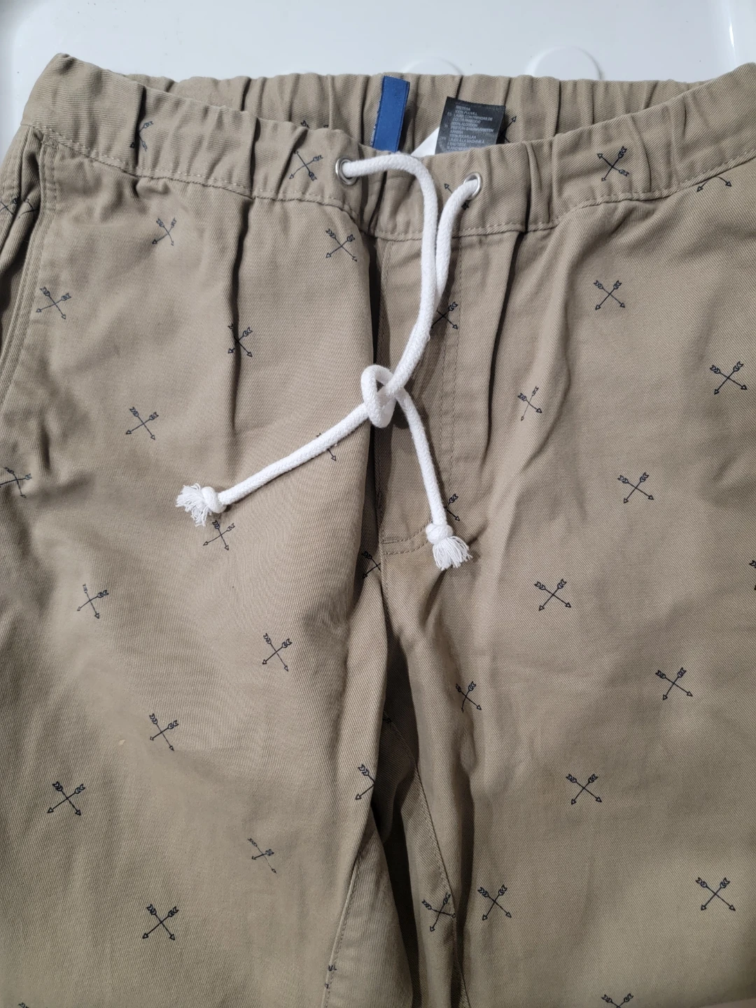 H&M Boys Khaki Arrow Print Jogger Pants - photo 2