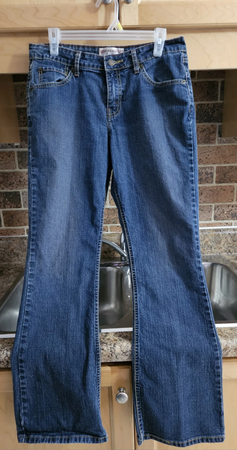 Levi Strauss Signature Low Rise Bootcut Jeans - Size 6M