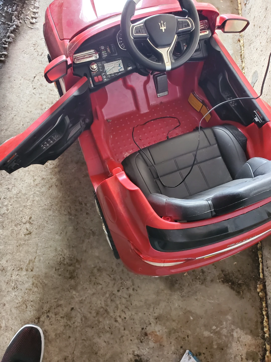 Red RIDE On Car battery operated - photo 2