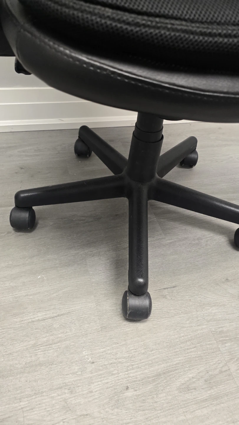 Black Office Chair - photo 3