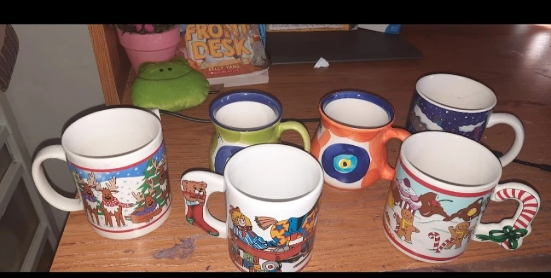 Set of 6 Assorted Holiday Mugs