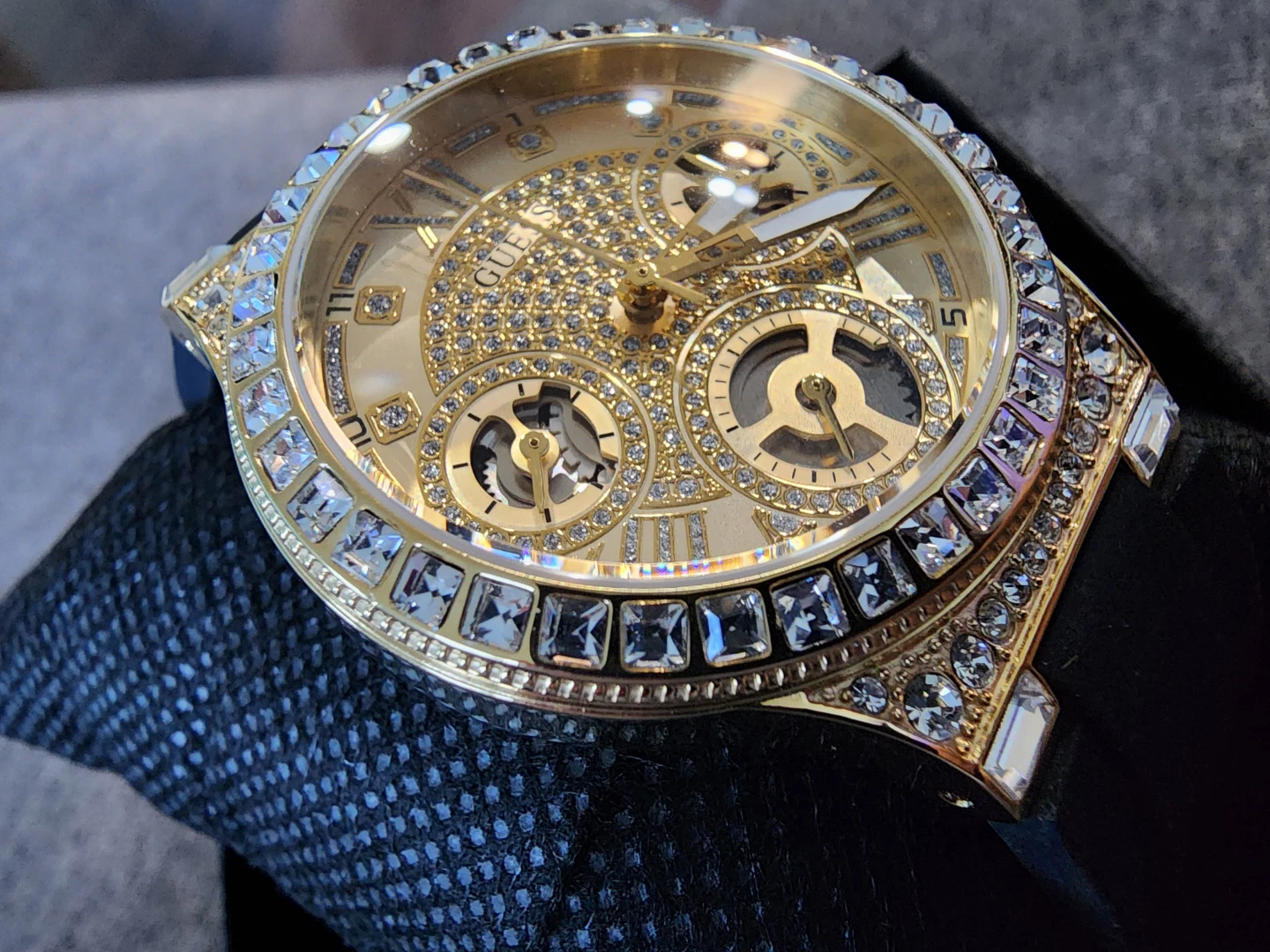 Guess Gold Women's Watch with Crystals - photo 2