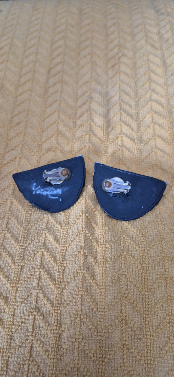 Vintage Clip-on Earrings - photo 3