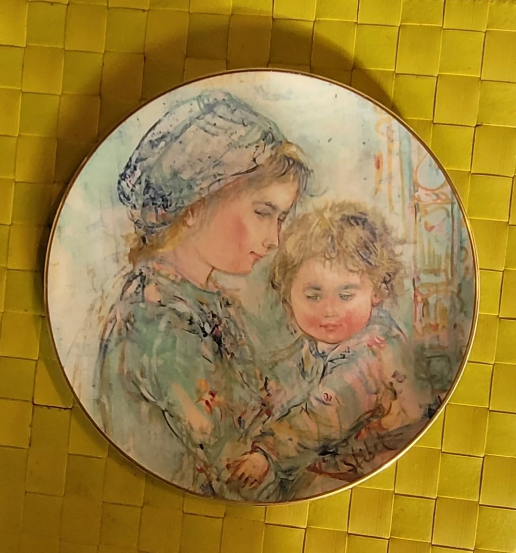 Decorative Collector's Plate with Mother and Child Artwork