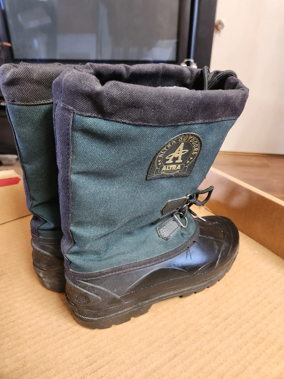 Altra Outdoors Winter Boots Ladies Size 6 - photo 3