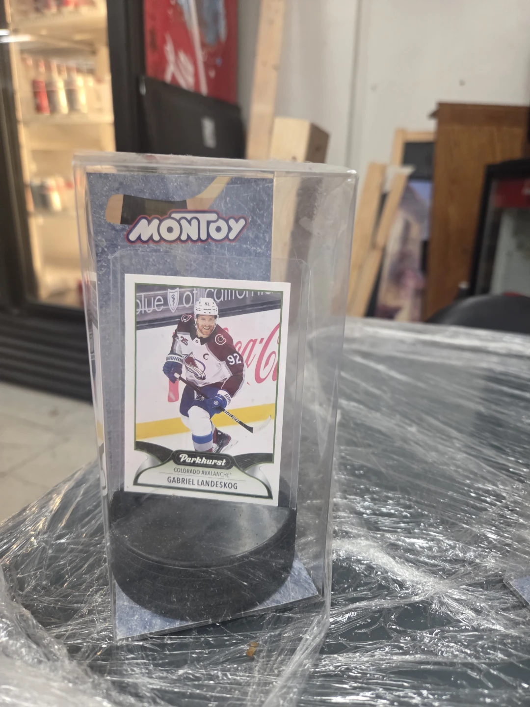 Montoy Gabriel Landeskog Puck & Card Display