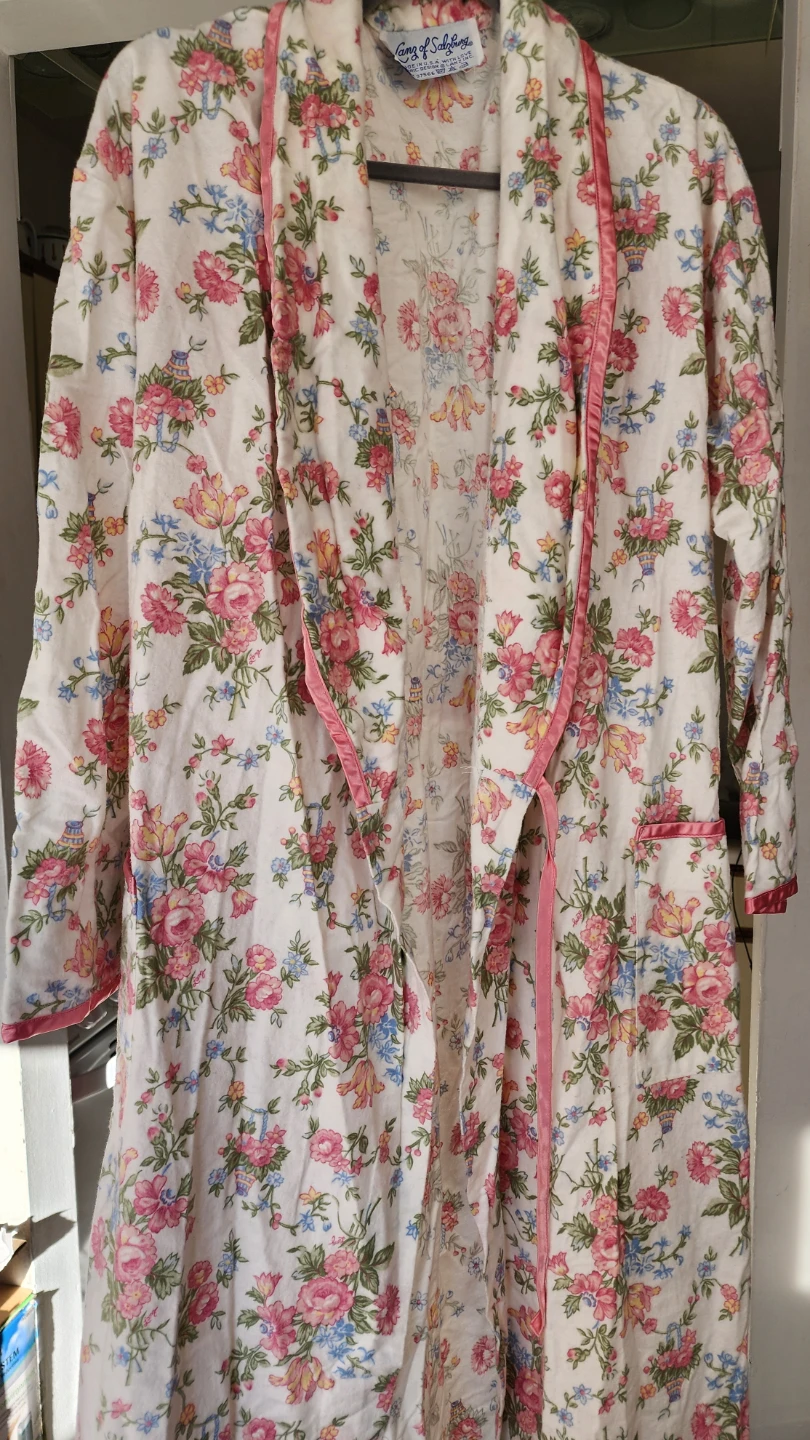 FLORAL ROBE