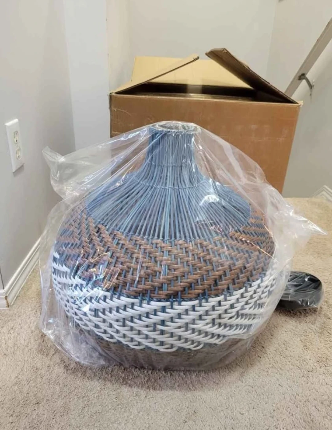 Rattan pendant light (New in box) - photo 2